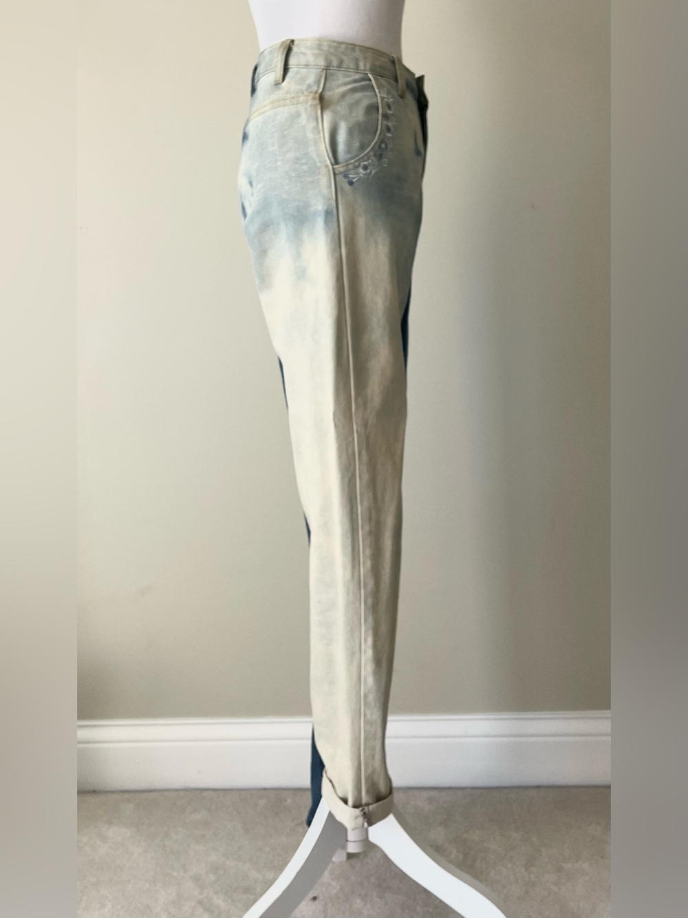 Two-Tone Bleached blue and cream Straight leg Women’s Jeans with embodied pocket - Picture 4 of 6